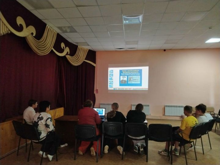 Для кильдеевских детей прошёл патриотический час «ВВС — сила России»