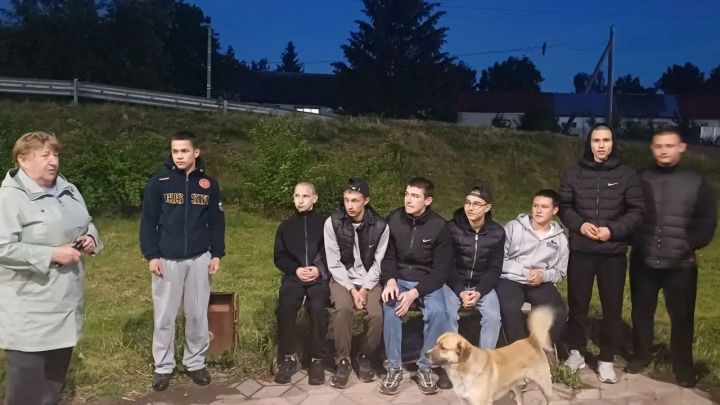 В Макулове прошёл патриотический час «Стойкость и мужество» для молодёжи