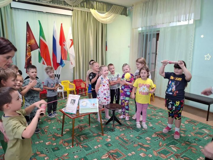 Балалар Виталий Бианки иҗаты белән таныштылар
