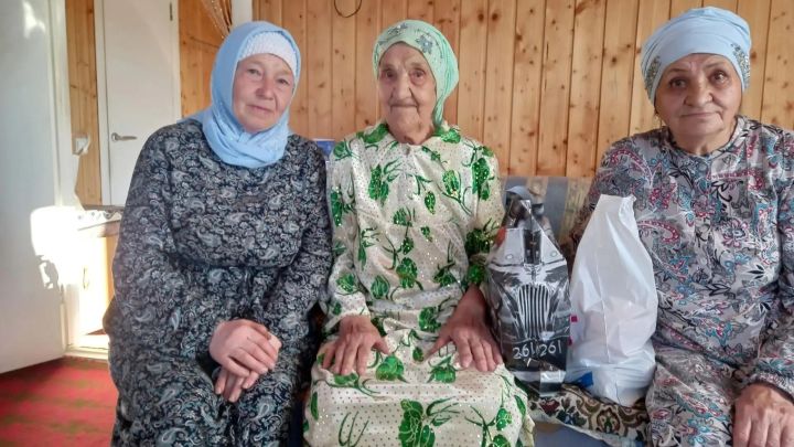 Ватан авылы ветеранын бәйрәм белән котладылар