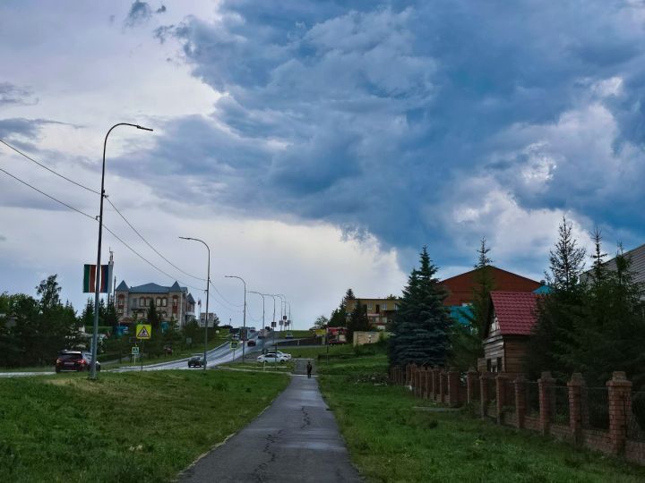 В субботу в республике пройдут дожди и грозы при +26