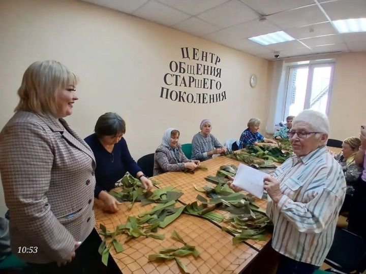 «Берёзка» и Макуловская школа передали волонтёрам 26 000 рублей