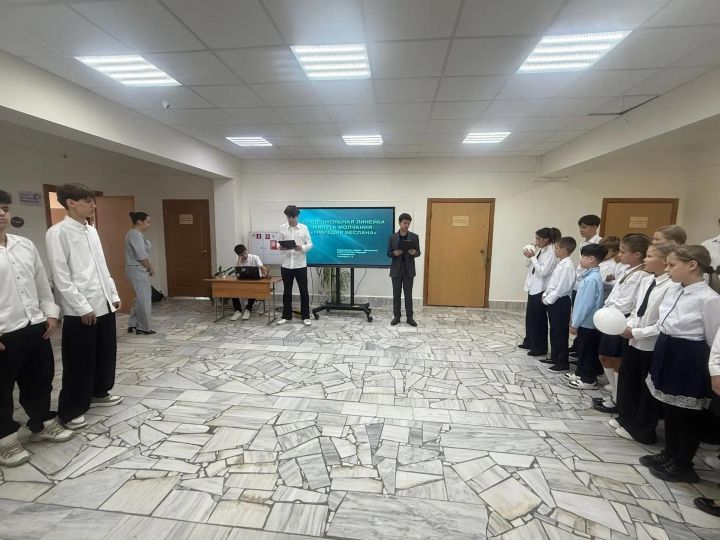 Укучылар Беслан фаҗигасен бер минутлык тынлык белән искә алдылар